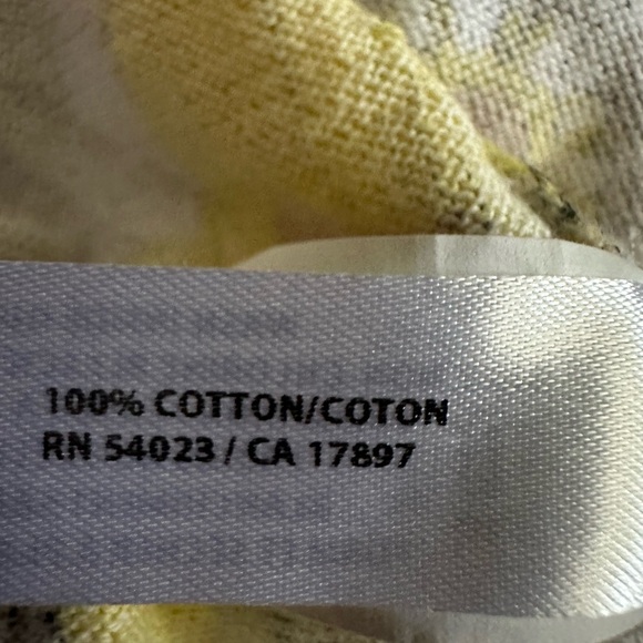 Old Navy v-neck 6 button-down flowery long sleeve sweater, size small petite - Picture 5 of 6